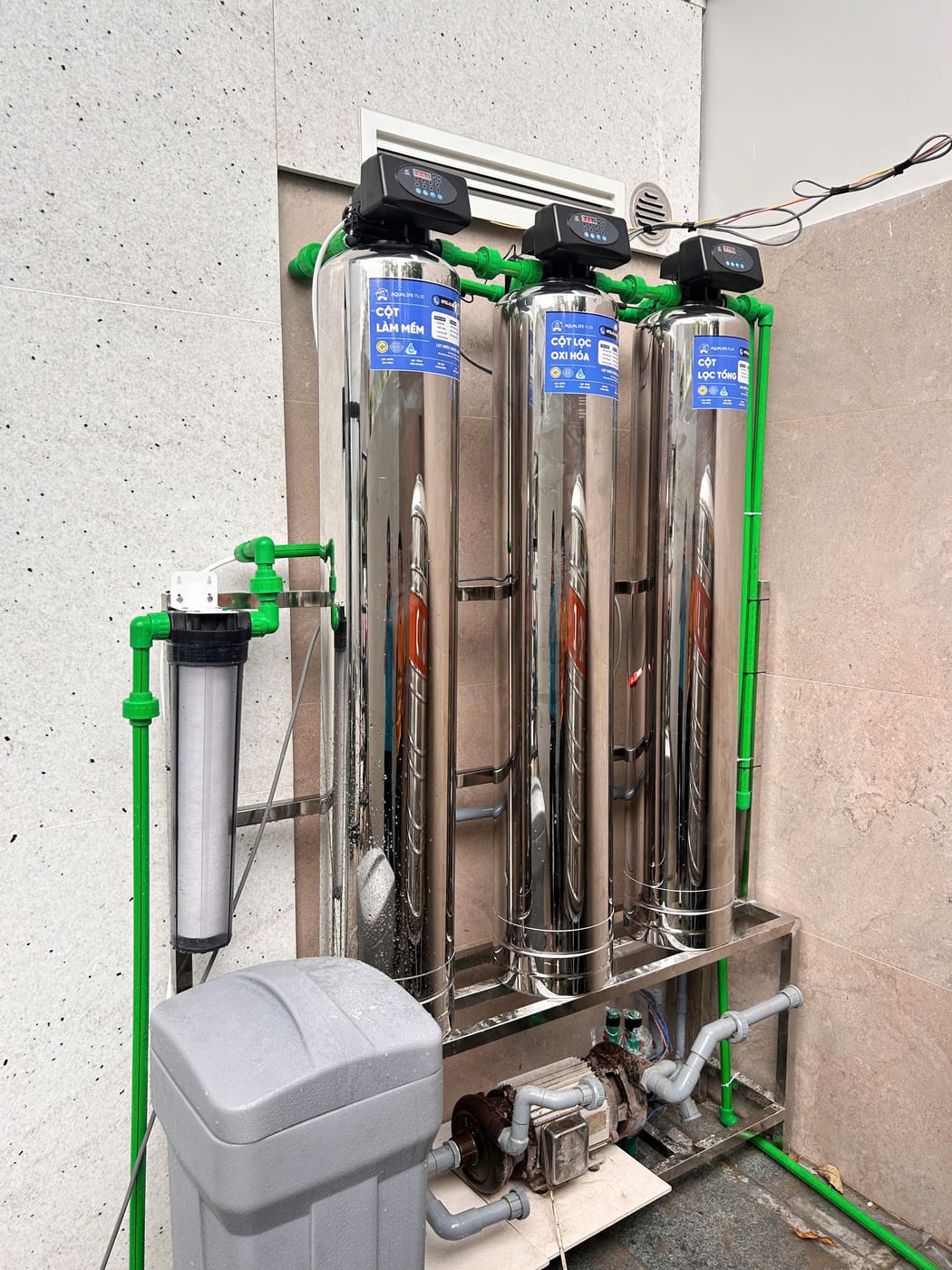 Hệ thống lọc tổng đầu nguồn 3 cột inox APLUS lắp cho gia đình